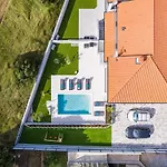 In Pula Near Hidrobaza * Штиньян