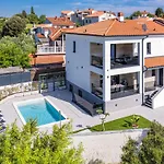 In Pula Near Hidrobaza Villa Stinjan