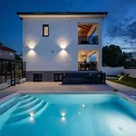 In Pula Near Hidrobaza Villa *