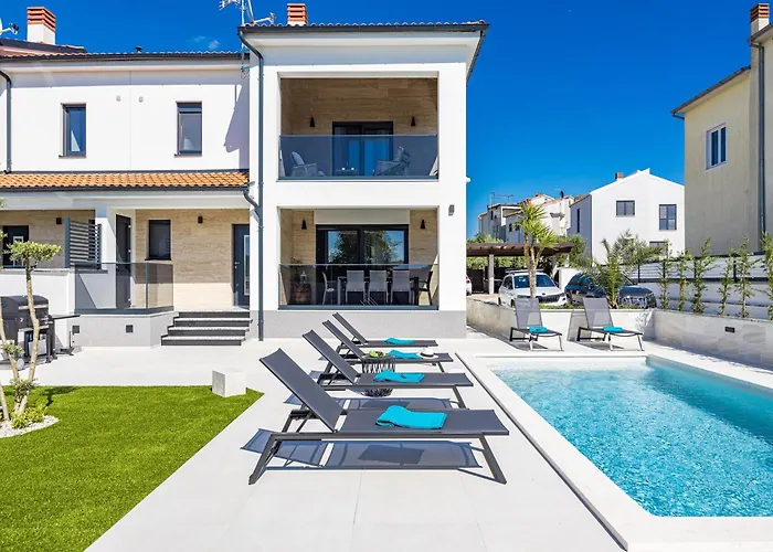 Villa In Pula Near Hidrobaza