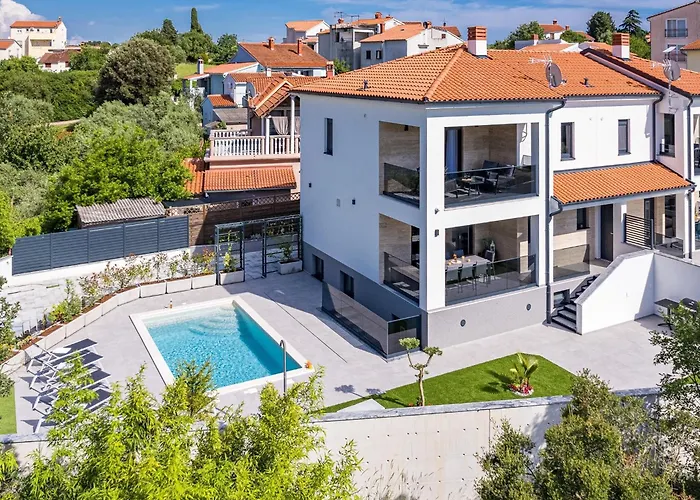 In Pula Near Hidrobaza Villa Štinjan