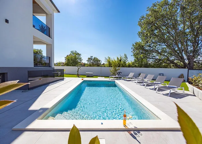 Villa In Pula Near Hidrobaza Štinjan