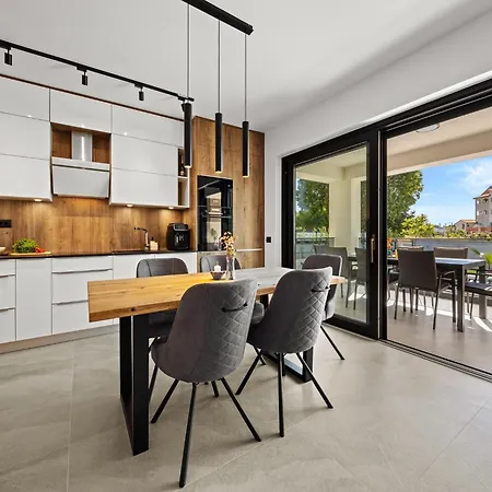 Villa In Pula Near Hidrobaza *