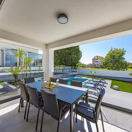 Villa By The In Pula Stinjan