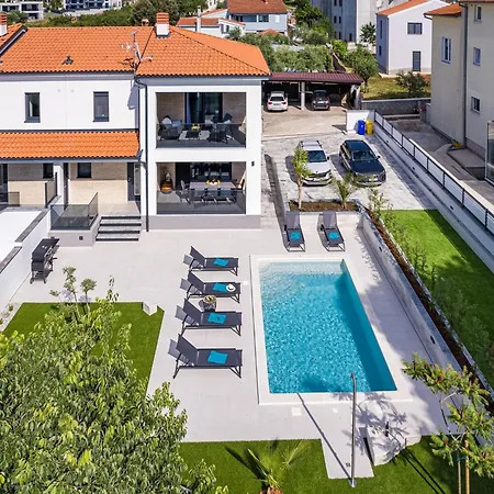 In Pula Near Hidrobaza Villa Štinjan