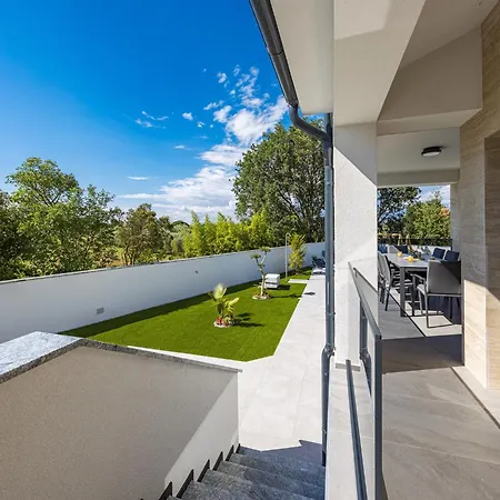 Villa In Pula Near Hidrobaza *