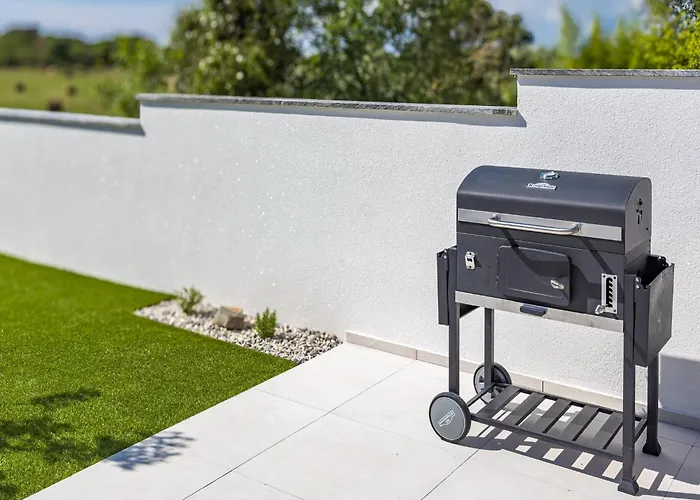 In Pula Near Hidrobaza Villa