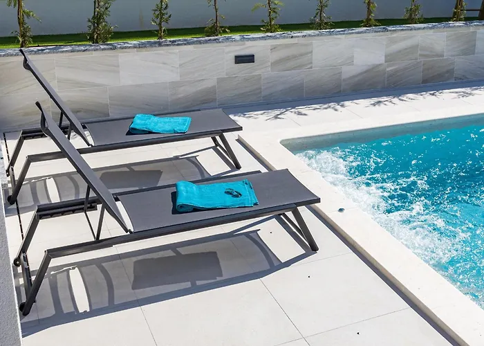 Villa In Pula Near Hidrobaza *