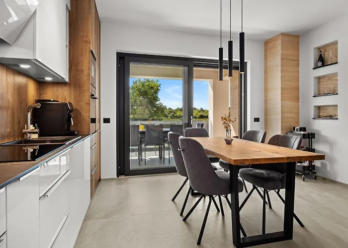 Villa In Pula Near Hidrobaza Štinjan