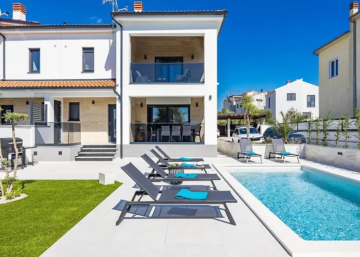 In Pula Near Hidrobaza Villa Štinjan