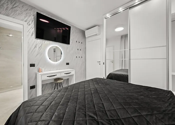 Villa In Pula Near Hidrobaza Štinjan