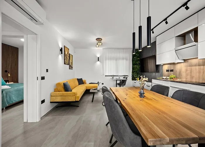 In Pula Near Hidrobaza Villa *