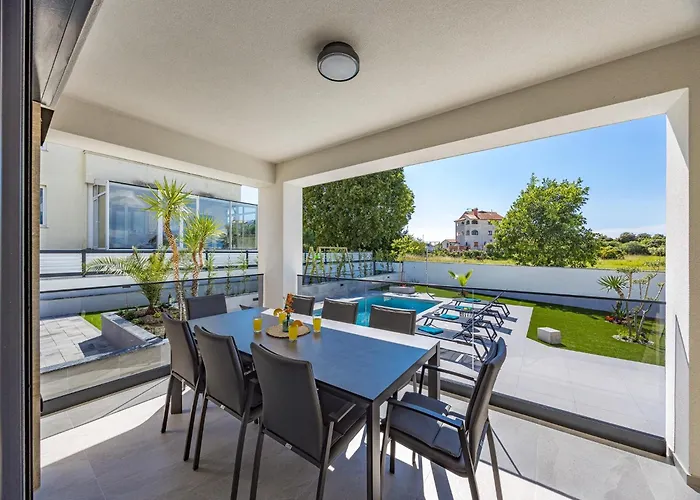 Villa In Pula Near Hidrobaza Štinjan