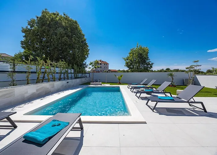 In Pula Near Hidrobaza Villa *