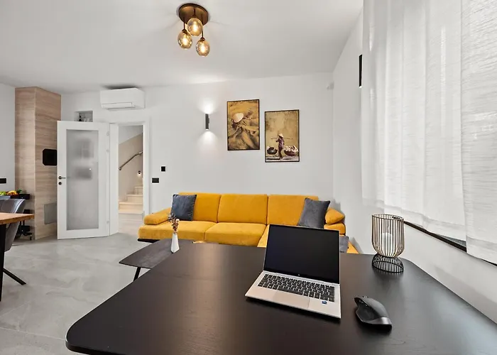 In Pula Near Hidrobaza Villa Štinjan